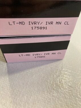 Mary Kay Setting Powder Box in Pink and Black (Ivory Shade) NEW